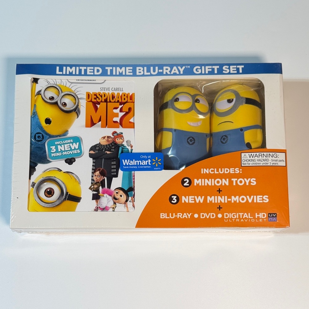 Despicable Me 2 Blu-Ray Gift Set With 2 Minion Toys & New Mini-Movies NEW